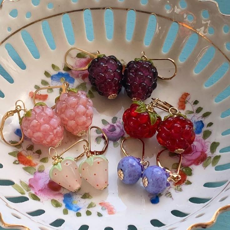 Wildberry Medley: Pure Countryside Essence